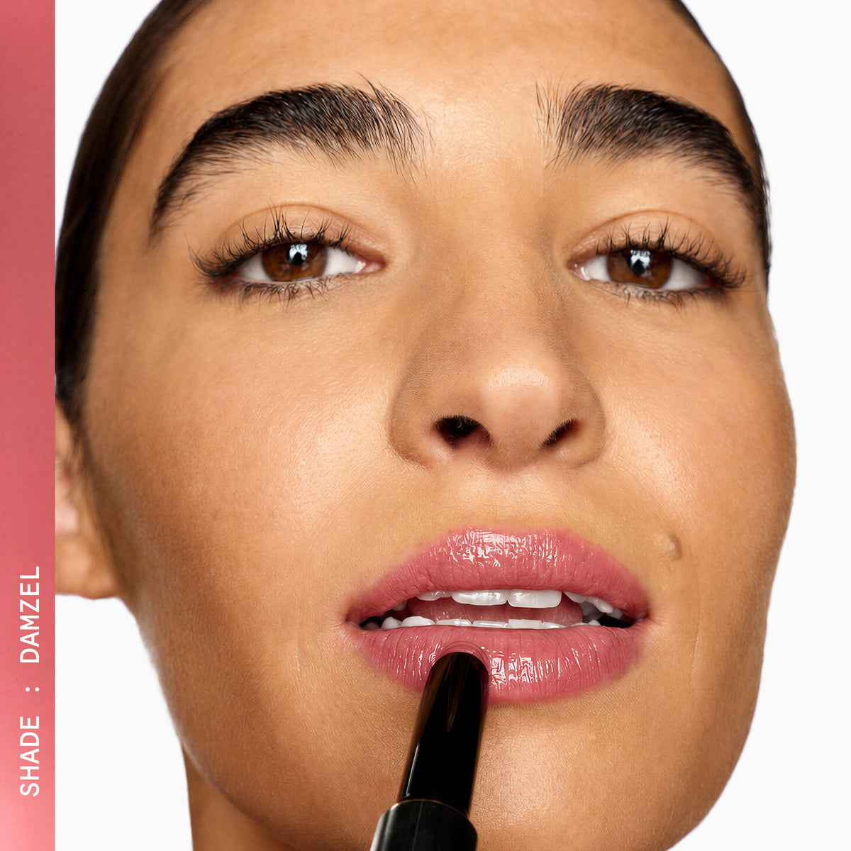 82274_FUTURELIPSTICK_DELUXE_SHINE_2.0_damzel_PDP_ECOM_1x1_MODEL_6_2026_WEB