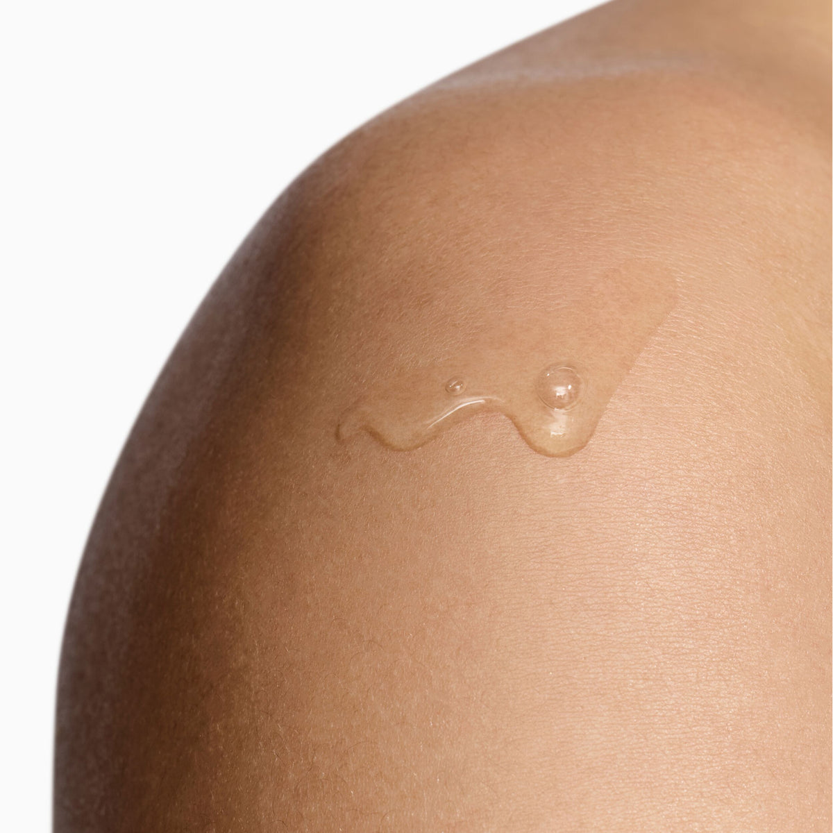 Awesome_Bronze_Tanning_Drops_192716_PDP_1X1_ECOM_MODEL_2026_WEB