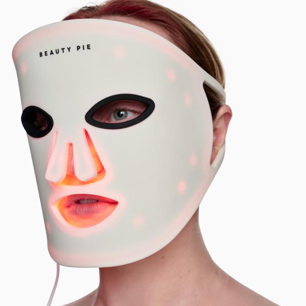 CWAVE_LIGHT_FACIAL_DUAL_LED_TREATMENT_MASK_60783_PDP_ECOM_1X1_MODEL_CROP_REVIEW_2025_WEB