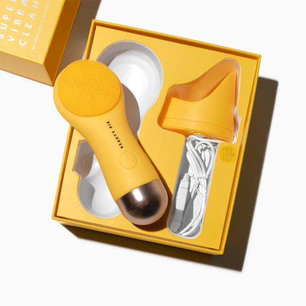 Cleansing_Brush_YELLOW_PDP_PACKSHOT3_WEB