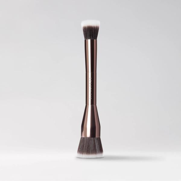 Double-Ended-Bronze-Blur_COMPLEXION-BRUSH_PDP_ECOM_1X1_PACKSHOT_2026_WEB