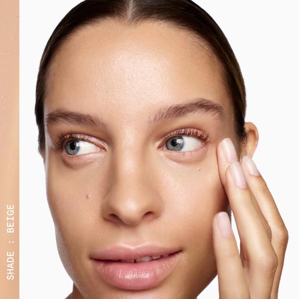 EVERYDAY_GREAT_SKIN_HYALURONIC_BLUR_CONCEALER_BEIGE_190194_PDP_ECOM_1X1_MODEL_143_2025_WEB