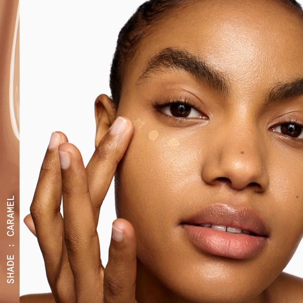EVERYDAY_GREAT_SKIN_HYALURONIC_BLUR_CONCEALER_CARAMEL_190231_PDP_ECOM_1X1_MODEL_127_2025_WEB