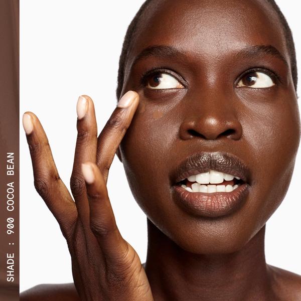 EVERYDAY_GREAT_SKIN_HYALURONIC_BLUR_CONCEALER_COCOA_BEAN_190248_PDP_ECOM_1X1_MODEL_3_45_2025_WEB