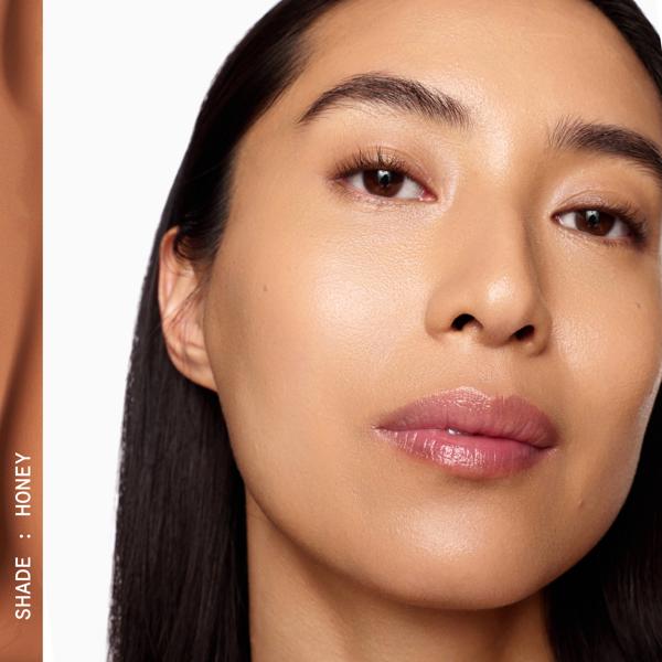 EVERYDAY_GREAT_SKIN_HYALURONIC_BLUR_CONCEALER_HONEY_190224_PDP_ECOM_1X1_MODEL_130_2025_WEB