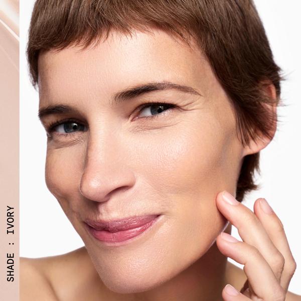 EVERYDAY_GREAT_SKIN_HYALURONIC_BLUR_CONCEALER_IVORY_190163_PDP_ECOM_1X1_MODEL_171_2025_WEB