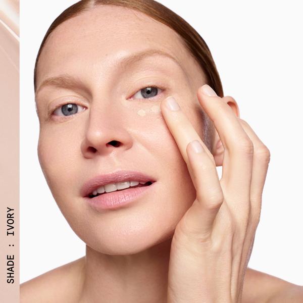 EVERYDAY_GREAT_SKIN_HYALURONIC_BLUR_CONCEALER_IVORY_190163_PDP_ECOM_1X1_MODEL_CROP_2025_WEB