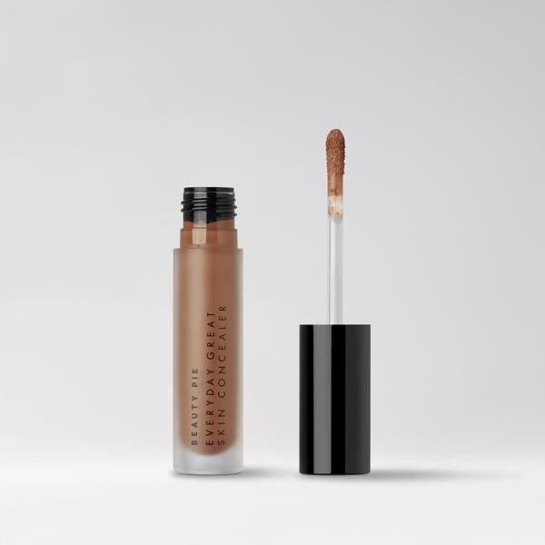 EVERYDAY_GREAT_SKIN_HYALURONIC_BLUR_CONCEALER_MILK_191696_CHOCOLATE_PDP_ECOM_1X1_PACKSHOT_2025_WEB