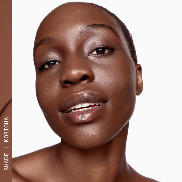 EVERYDAY_GREAT_SKIN_HYALURONIC_BLUR_CONCEALER_NUTMEG_191702_PDP_ECOM_1X1_MODEL_118_2025_WEB