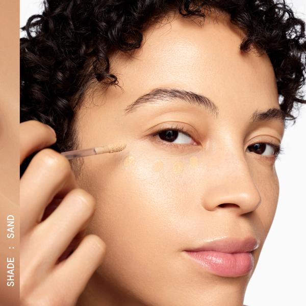 EVERYDAY_GREAT_SKIN_HYALURONIC_BLUR_CONCEALER_SAND_190217_PDP_ECOM_1X1_MODEL_135_2025_WEB