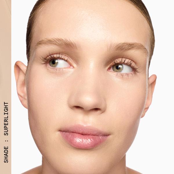 EVERYDAY_GREAT_SKIN_HYALURONIC_BLUR_CONCEALER_SUPERLIGHT_190156_PDP_ECOM_1X1_MODEL_165_2025_WEB