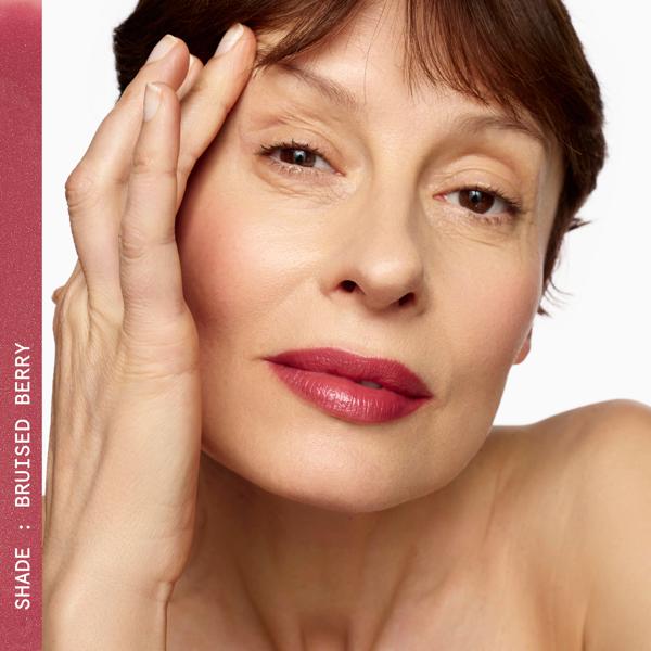 FUTURE_LIPSTICK_LUXE_SHINE_BRUISED_BERRY_966933_PDP_ECOM_1X1_MODEL_57_2025_WEB