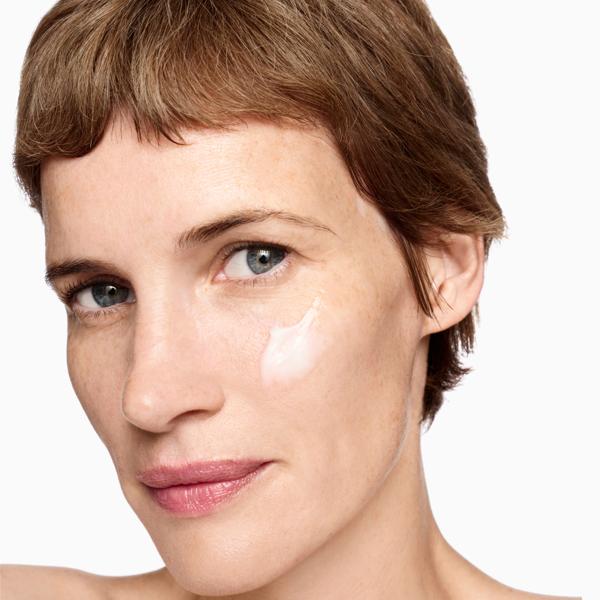 JAPANFUSION_POWER_ELIXIR_MOISTURIZER_968864_PDP_ECOM_1X1_MODEL_3_37_2025_WEB