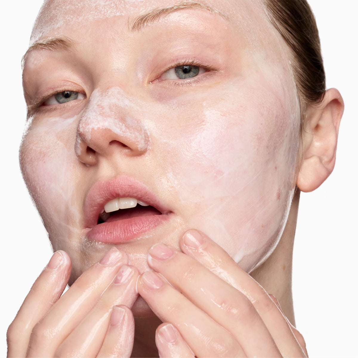 JAPANFUSION_PURE_TRANSFORMING_CLEANSER_69854_PDP_ECOM_1X1_CUSTOMER_MODEL_82_2025_WEB