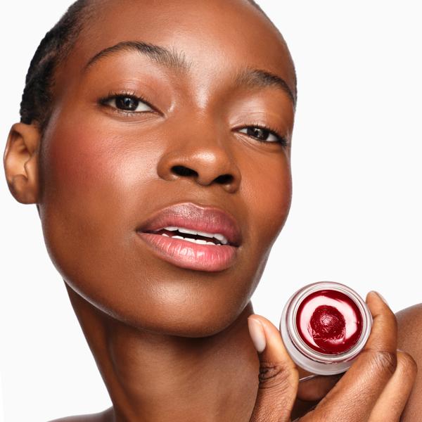 LIP-CHEEK-JELLY-SHOT_SKU_PDP_1x1_ECOM_MODEL-02_2025_WEB