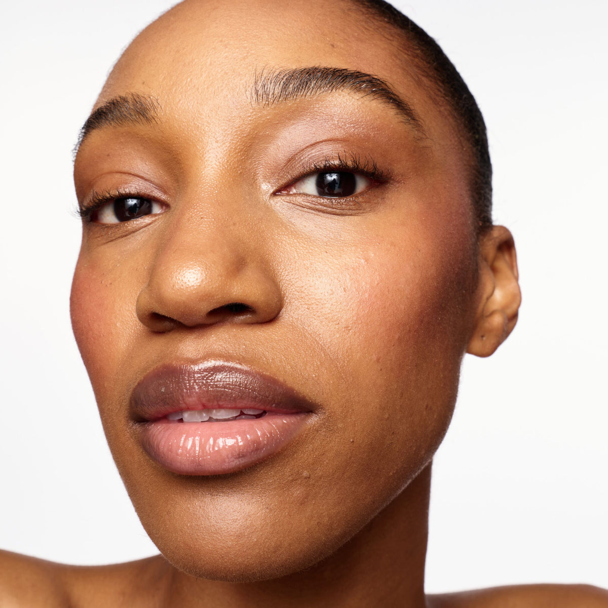 Luxe Shine Blush Stick_terraRosa_SKU_PDP_1X1_ECOM_model_2026_WEB