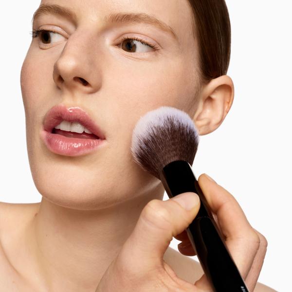 ONE_POWDER_WONDER_MATTE_REFILL_70630_PDP_ECOM_1X1_MODEL_2025_WEB