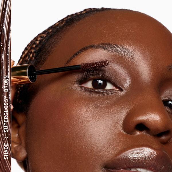 PerfectWaterproofMascara_SuperglossyBrown__60592_PDP_ModelCloseUp_1x1_2025_Web