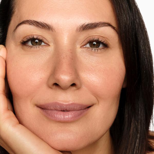 SHINE-UP-LIP-BALM_LOVE-LOVE-LOVE_PDP_2025__MODEL_WEB