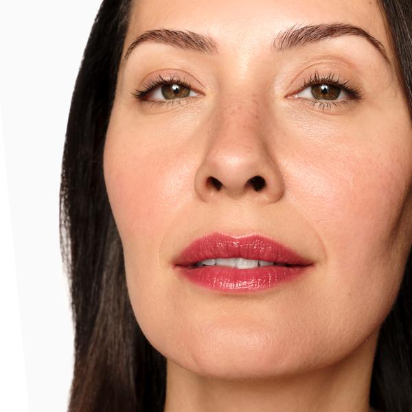 SHINE-UP-LIP-BALM__ON-THE-ROSE_PDP_2025__MODEL_WEB