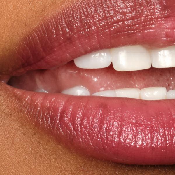 SHINE-UP-LIP-BALM__SEXY-BERRY_PDP_2025__MACROS_WEB