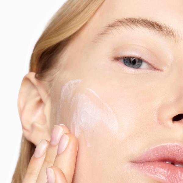 SPF50_MODEL_PDP_2025_WEB