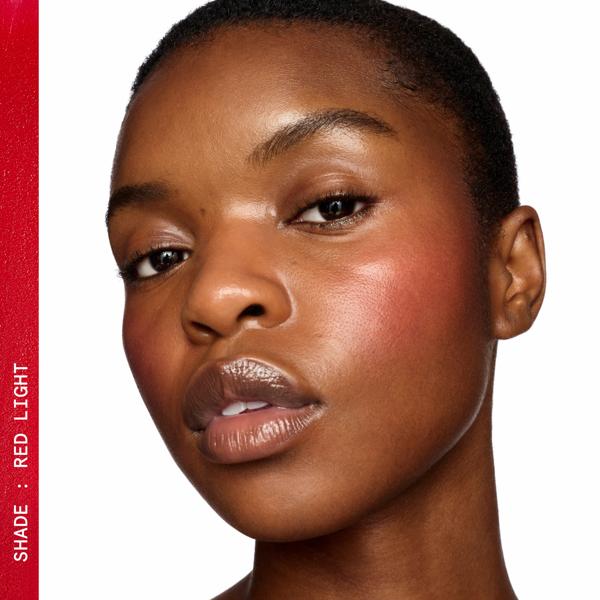 SUPERCHEEK_CREAM_BLUSH_RED_LIGHT_71002_PDP_ECOM_1X1_MODEL_98_2025_WEB