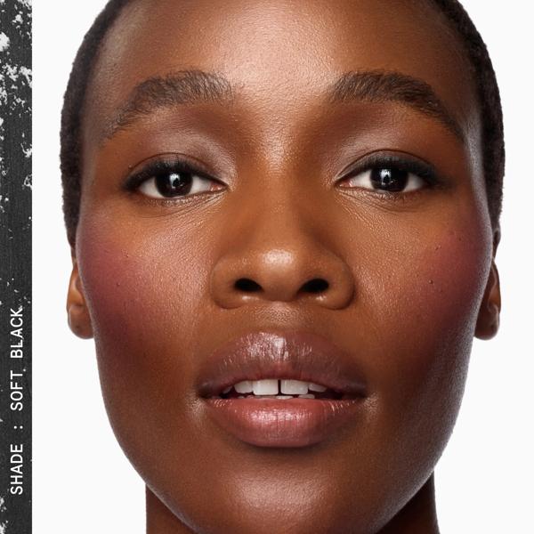 SUPERCOLOUR KOHL EYELINER_BLACK BEAUTY__66319_PDP_MODEL_1x1_2026_Web-3