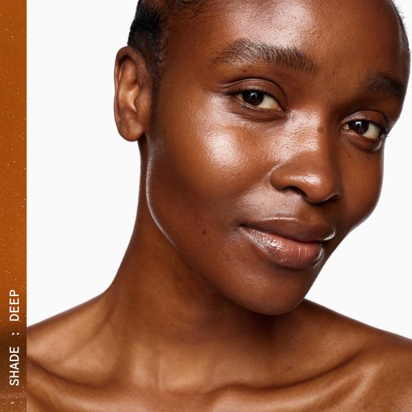 SUPERLUMINOUS_TINTED_SKIN_GLOW_SERUM_DEEP_62558_PDP_ECOM_1X1_MODEL74_2025_WEB