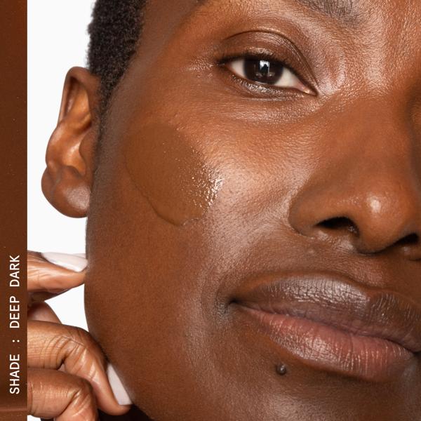 SUPERLUMINOUS_TINTED_SKIN_GLOW_SERUM_DEEP_DARK_62565_PDP_ECOM_1X1_MODEL_CROP_2025_WEB