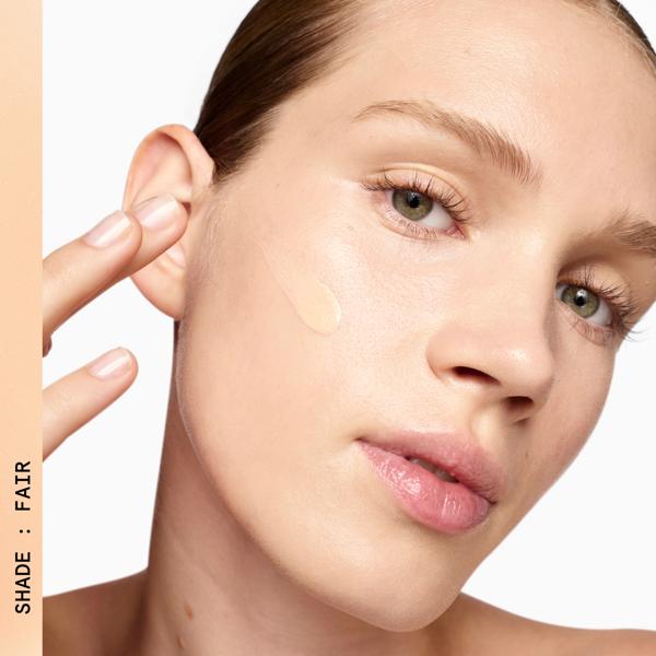 SUPERLUMINOUS_TINTED_SKIN_GLOW_SERUM_FAIR_62497_PDP_ECOM_1X1_MODEL3_15_2025_WEB