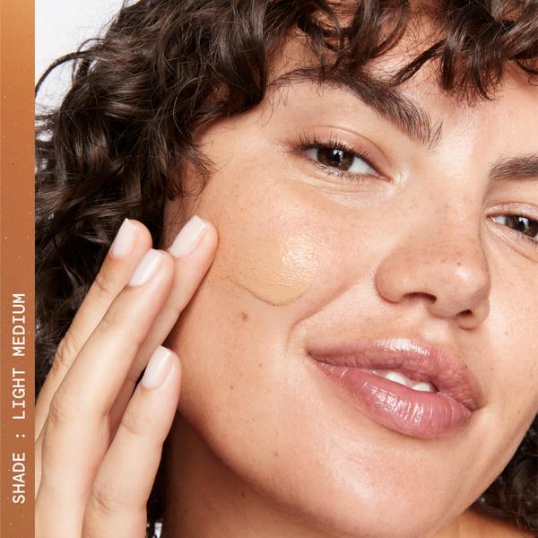 SUPERLUMINOUS_TINTED_SKIN_GLOW_SERUM_LIGHTMEDIUM_62527_PDP_ECOM_1X1_MODEL_CROP_2025_WEB