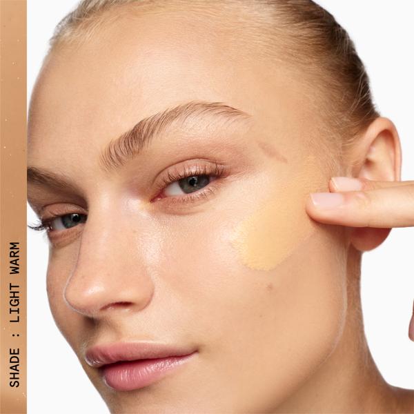 SUPERLUMINOUS_TINTED_SKIN_GLOW_SERUM_LIGHTWARM_62510_PDP_ECOM_1X1_MODEL58_2025_WEB