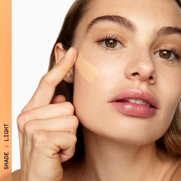 SUPERLUMINOUS_TINTED_SKIN_GLOW_SERUM_LIGHT_62503_PDP_ECOM_1X1_MODEL54_2025_WEB
