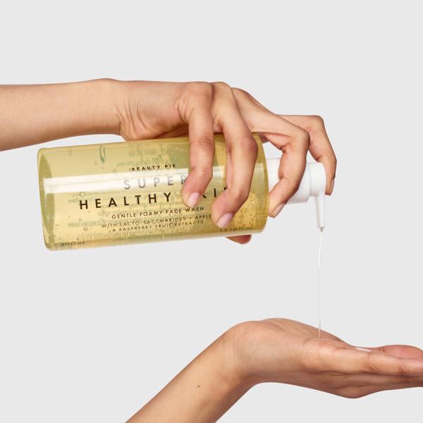 SuperHealthySkin_FoamyFaceWash_Jumbo Size_192136_PDP_ModelHand_1x1_2025_Web