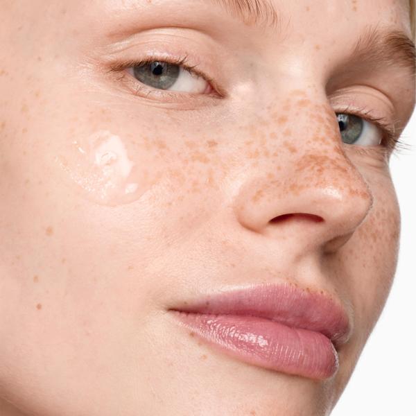 TRIPLE_HYALURONIC_ACID_LIPOPEPTIDE_SERUM_192075_PDP_ECOM_1X1_MODEL_CROP_2025_WEB