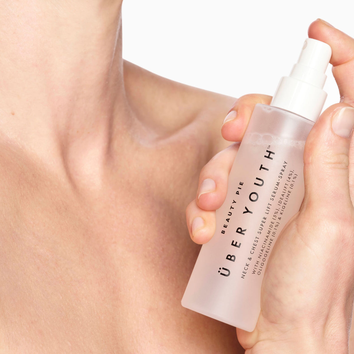 ÜBERYOUTH_NECK&CHEST_SUPERLIFT_SERUM_SPRAY_191948_PDP_ECOM_1X1_MODEL_CROP_2025_WEB