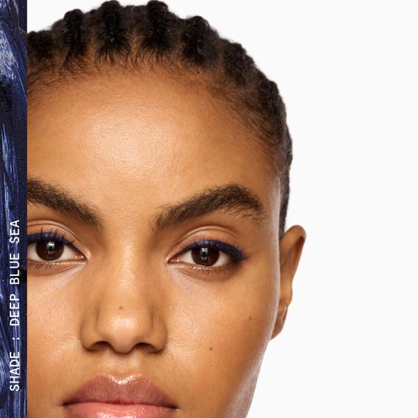 ULTRA_COLOUR_PRO_GEL_LINER_DEEP_BLUE_SEA_77851_PDP_ECOM_1X1_MODEL_3_43_2025_WEB