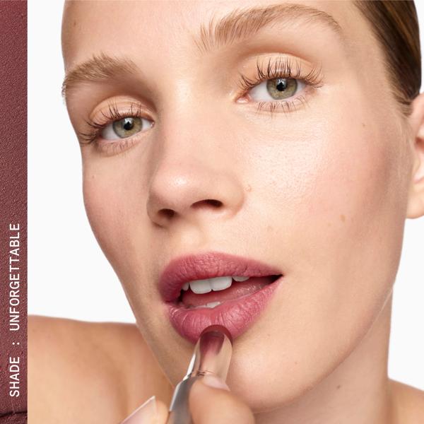 UNLIPSTICK_MATTE_LIP_TINT_UNFORGETTABLE_64361_PDP_ECOM_1X1_MODEL_CROP_2025_WEB