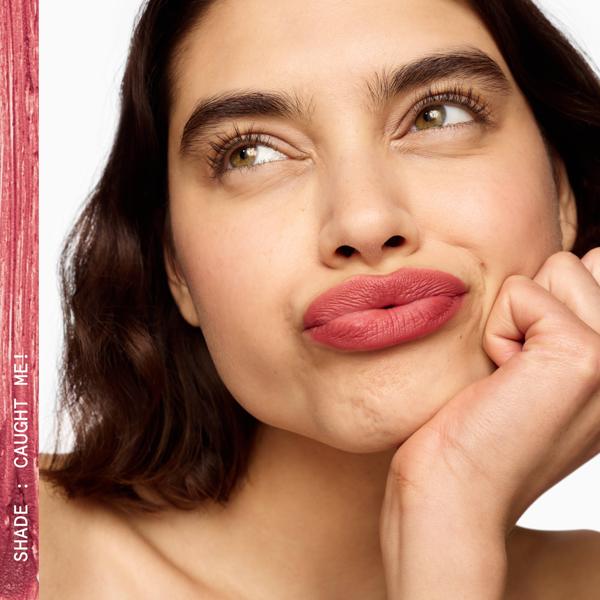 VELVETY_MATTE_LIP_CRAYON_CAUGHT_ME_195441_PDP_ECOM_1X1_MODEL5_2025_WEB