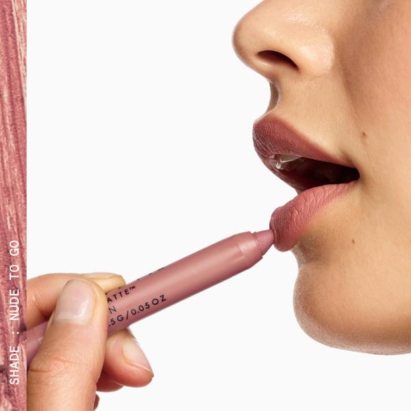 VELVETY_MATTE_LIP_CRAYON_NUDE_TO_GO_193003_PDP_MODEL_2_1X1_PACKSHOT_2025_WEB