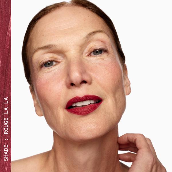 VELVETY_MATTE_LIP_CRAYON_ROUGE_LA_LA_193164_PDP_ECOM_1X1_MODEL2_2025_WEB