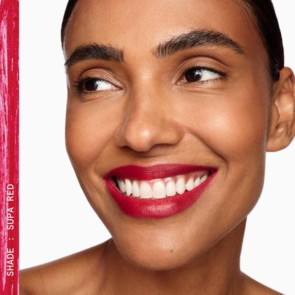 VELVETY_MATTE_LIP_CRAYON_SUPA_RED_70029_PDP_ECOM_1X1_MODEL1_2025_WEB