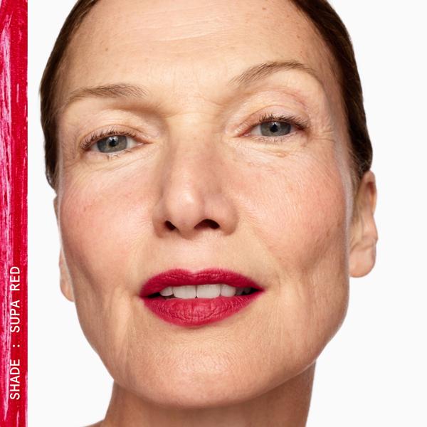 VELVETY_MATTE_LIP_CRAYON_SUPA_RED_70029_PDP_ECOM_1X1_MODEL2_2025_WEB