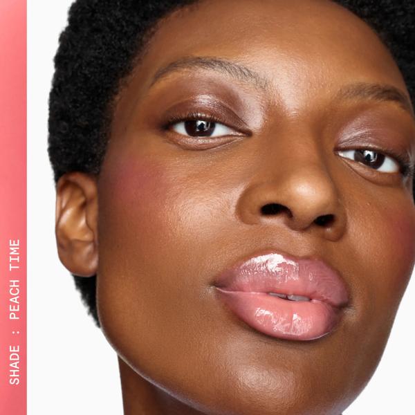 Wondercolour_Glossy_Peptide_Lip_Butter_PEACH-TIME_81161_PDP_ECOM_4X5_MODEL-3_2026_WEB