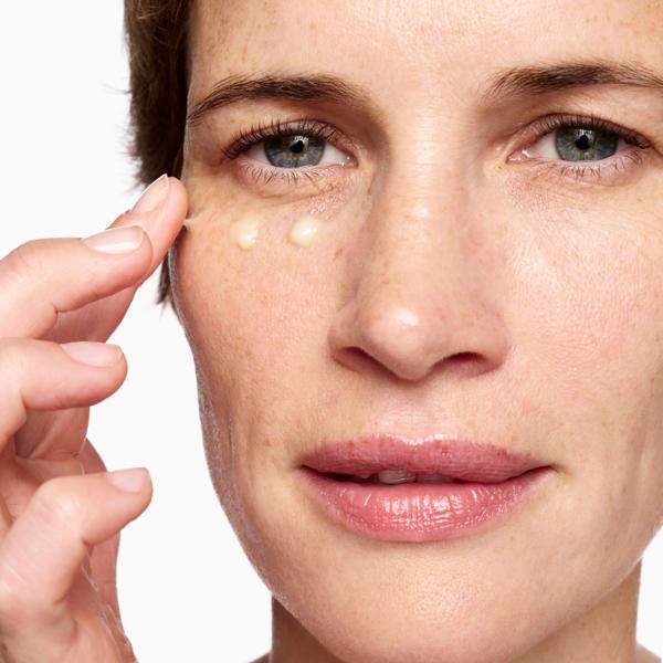 YB_360_MULTI_ACTION_EYE_REPAIR_NIGHT_SERUM_194833_PDP_ECOM_1X1_MODEL_79_2025_WEB
