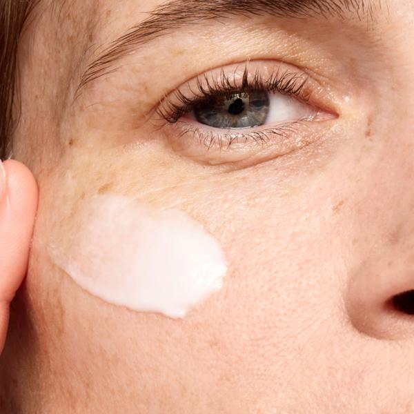 YB_DOUBLE_BREAKTHROUGH_REPAIR_CREAM_195069_PDP_ECOM_1X1_MODEL_CROP_2025_WEB