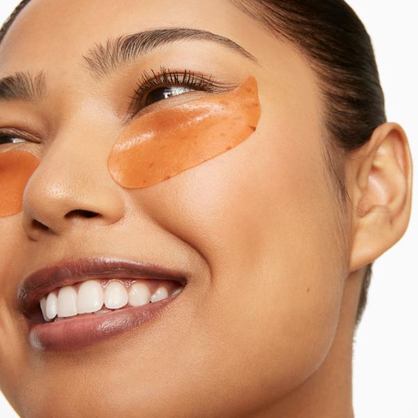 depuffing_undereye_gel_patches_74508_CSL_model_WEB