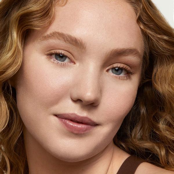 everyday_great_skin_foundation_25_porcelain_193089_sylvie_CSL_model_1