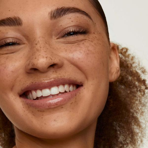 everyday_great_skin_foundation_350_cashew_193102_maya_CSL_model_1